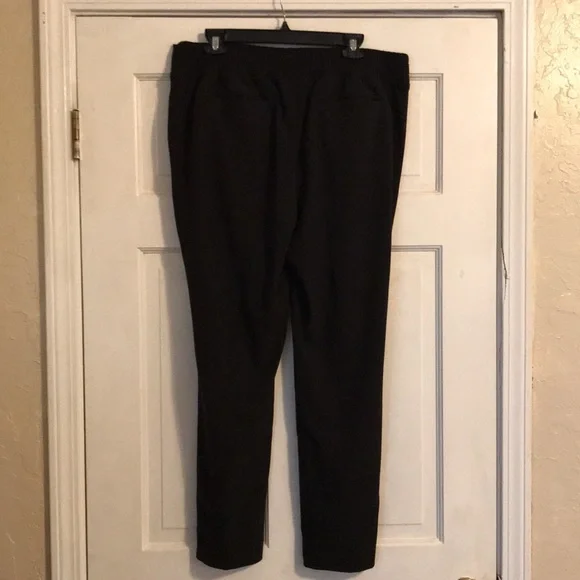 Time and True Women’s casual Pull-On pants color black size L (12-14) - Picture 9 of 16
